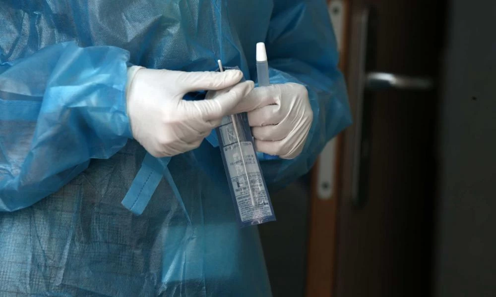 Αχαΐα: Επισκέπτρια γέμισε χωριό αρνητών με κρούσματα